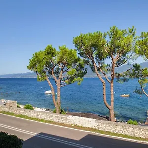 Azzurro Apartment